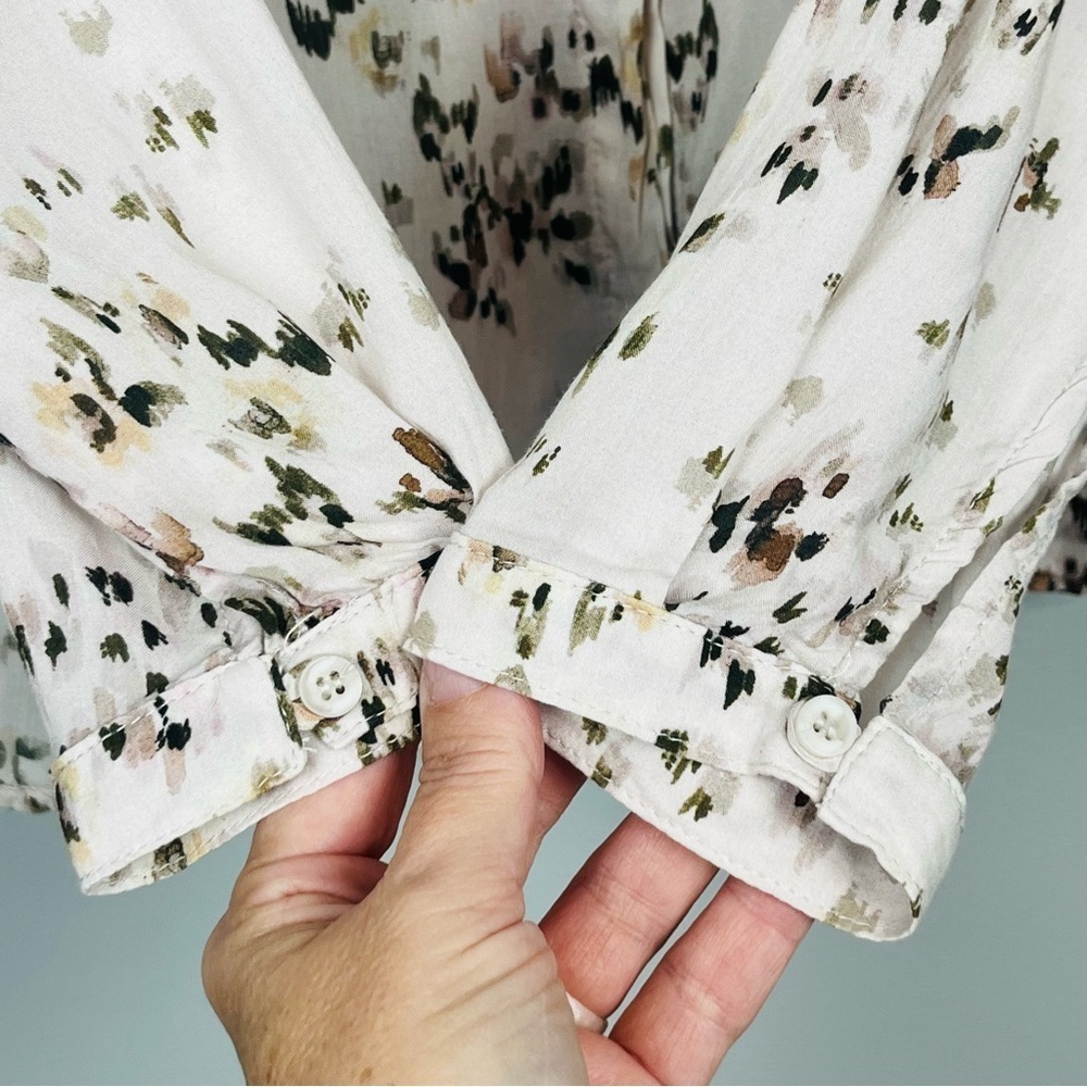 Bella Dahl Full Button Down Hipster Shirt in Painted Ditsy Floral Print, small. - Picture 8 of 13